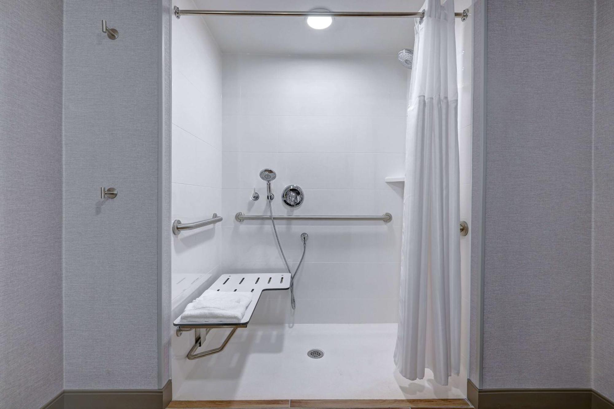 Hilton Garden Inn Cedar Rapids Esterno foto