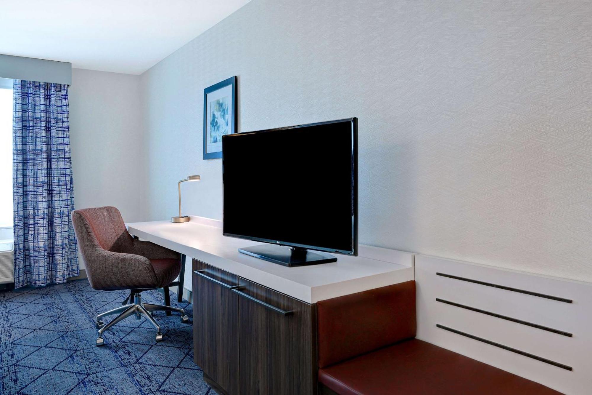 Hilton Garden Inn Cedar Rapids Esterno foto